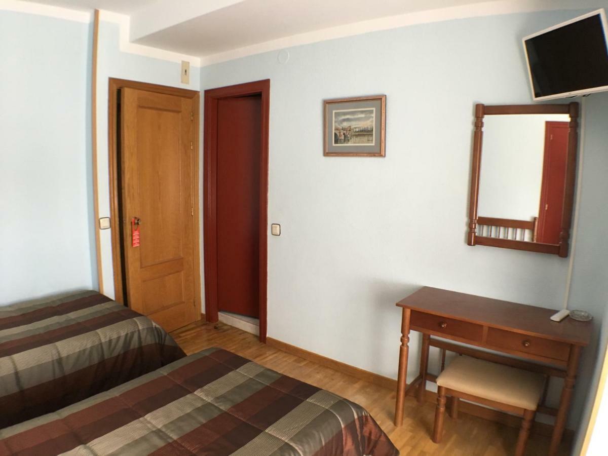 Hostal ** Ec León Eksteriør bilde